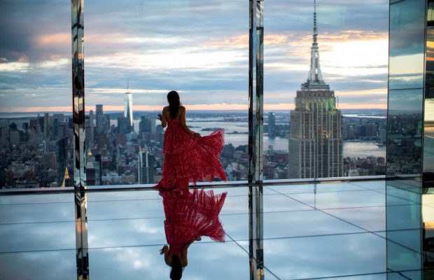 Нью-Йорк під ногами: один з найвищих хмарочосів міста відкриває "скляний" оглядовий майданчик (фоторепортаж)