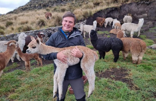 В Эквадоре к съемочной группе "Мира наизнанку" с Дмитрием Комаровым присоединится новый член экспедиции (фото)