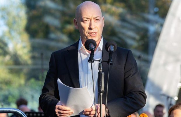 "Пограй грудьми": оголений Дмитро Гордон ошелешив мережу несподіваним відео