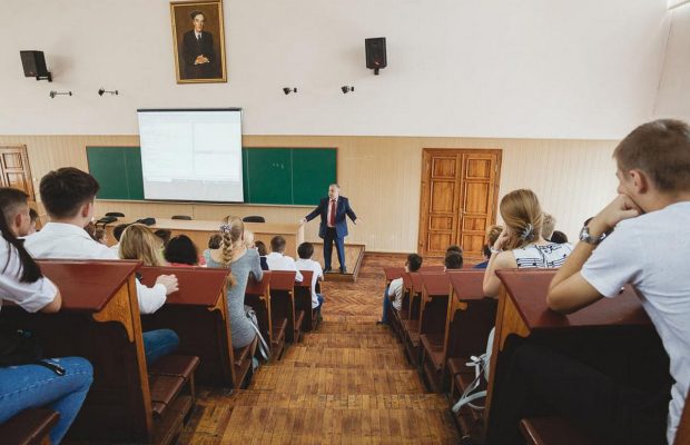 День студента в Україні: коли відзначається і як з'явилося свято