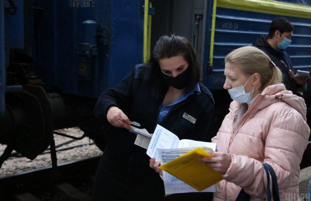 Портал у "червоні" зони. Як прослизнути повз карантинні обмеження на міжобласному транспорті