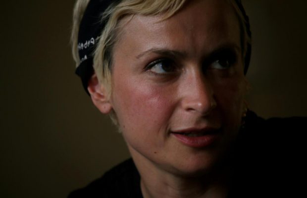 Випадкове вбивство Галини Хатчінс: друг загиблої подав позов проти Алека Болдуїна та інших членів команди