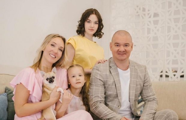 "Не дуже приємне дійство": Кошовий у подробицях розповів про складні пологи своєї дружини