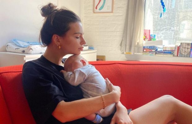 "Я кричала та кусала подушки": популярна супермодель у подробицях описала свої пологи