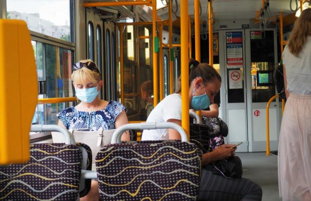 В Венгрии ужесточили ограничения: масочный режим в транспорте и обязательная вакцинация