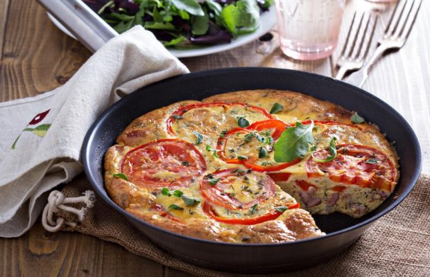 Цей секретний інгредієнт є на кожній кухні: що додати в омлет для пишності