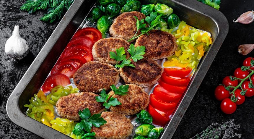 Мясные зразы с сочной начинкой: как правильно солить фарш и почему нужна мука