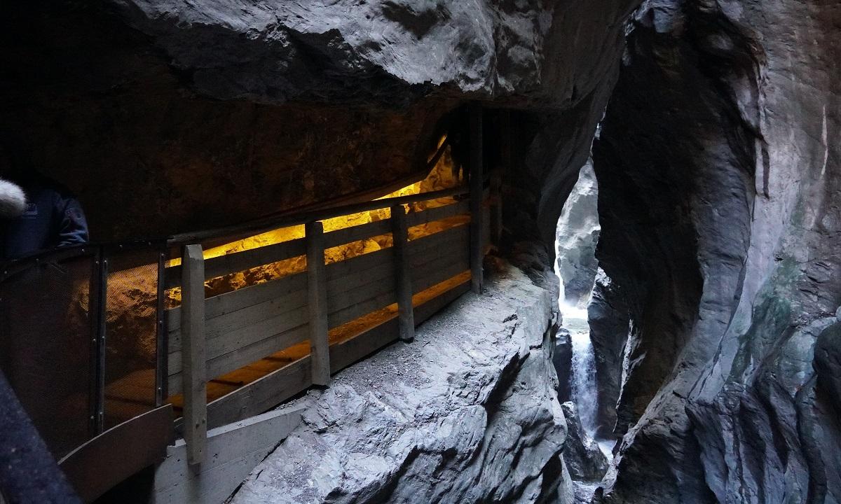 Узкие проходы в Лихтенштейнском ущелье / фото УНИАН
