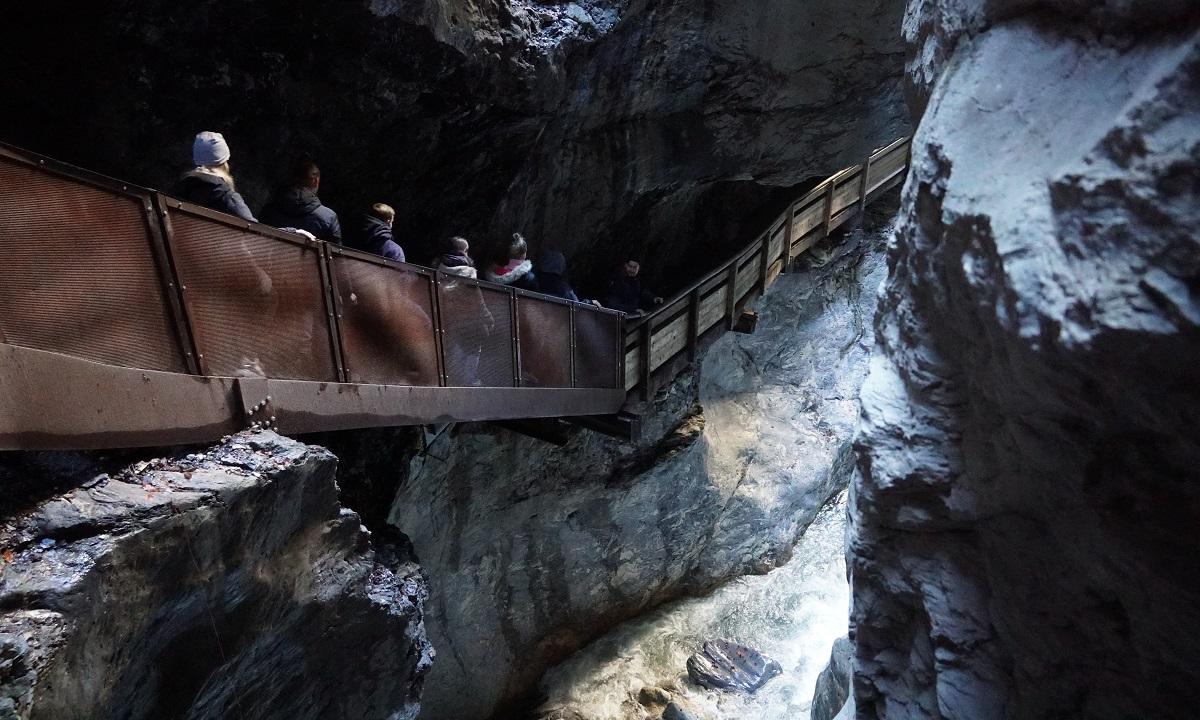 Містки на стежці в Ліхтенштейнській ущелині / фото УНІАН