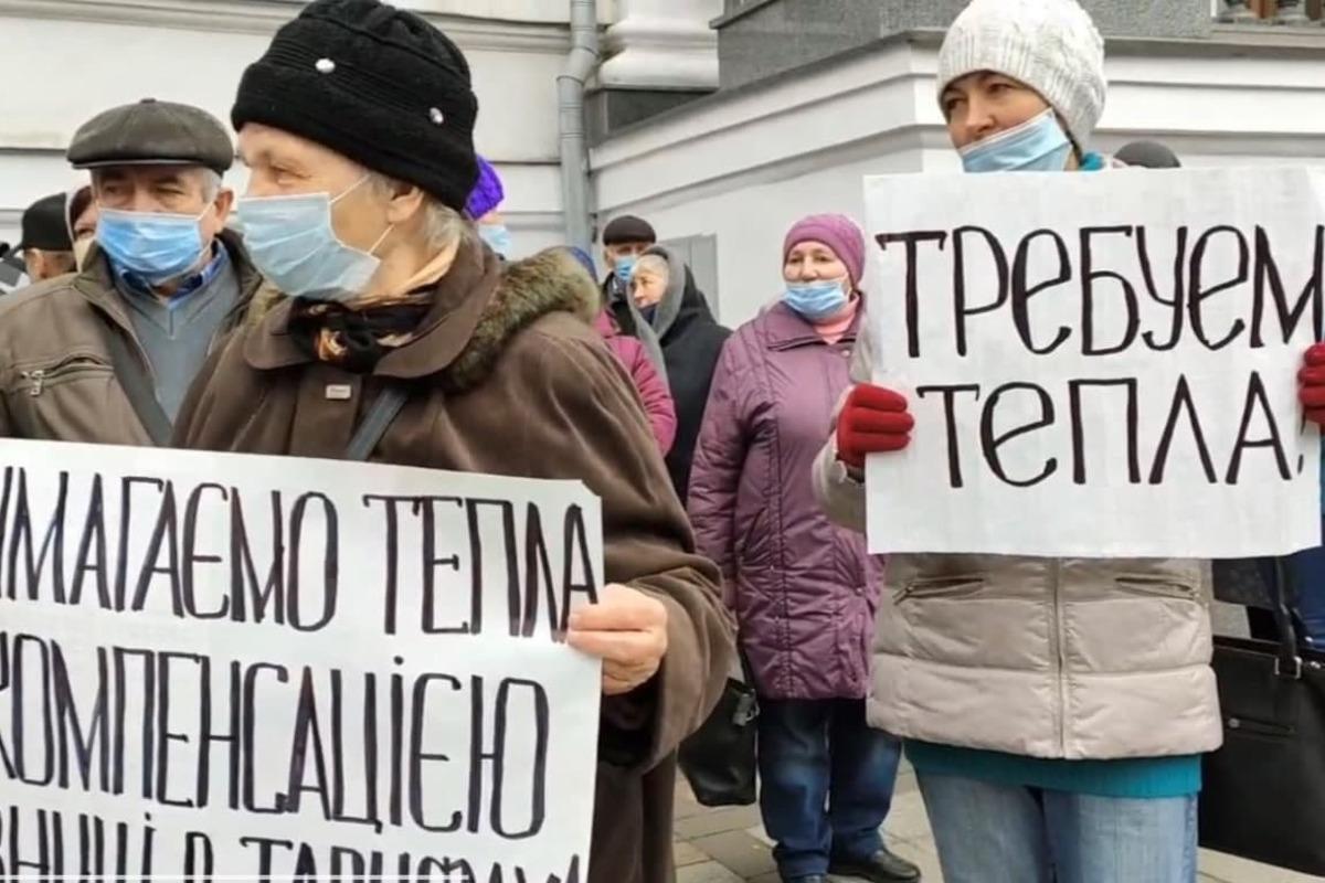 Жителі Полтави влаштували бунт через проблеми з наданням комунальних послуг / фото УНІАН, Олег Булашев Жителі Полтави влаштували бунт через проблеми з наданням комунальних послуг / фото УНІАН, Олег Булашев