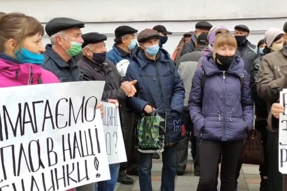 У Полтаві місцеві мешканці влаштували бунт через проблеми з наданням комунальних послуг / фото УНІАН, Олег Булашев У Полтаві місцеві мешканці влаштували бунт через проблеми з наданням комунальних послуг / фото УНІАН, Олег Булашев