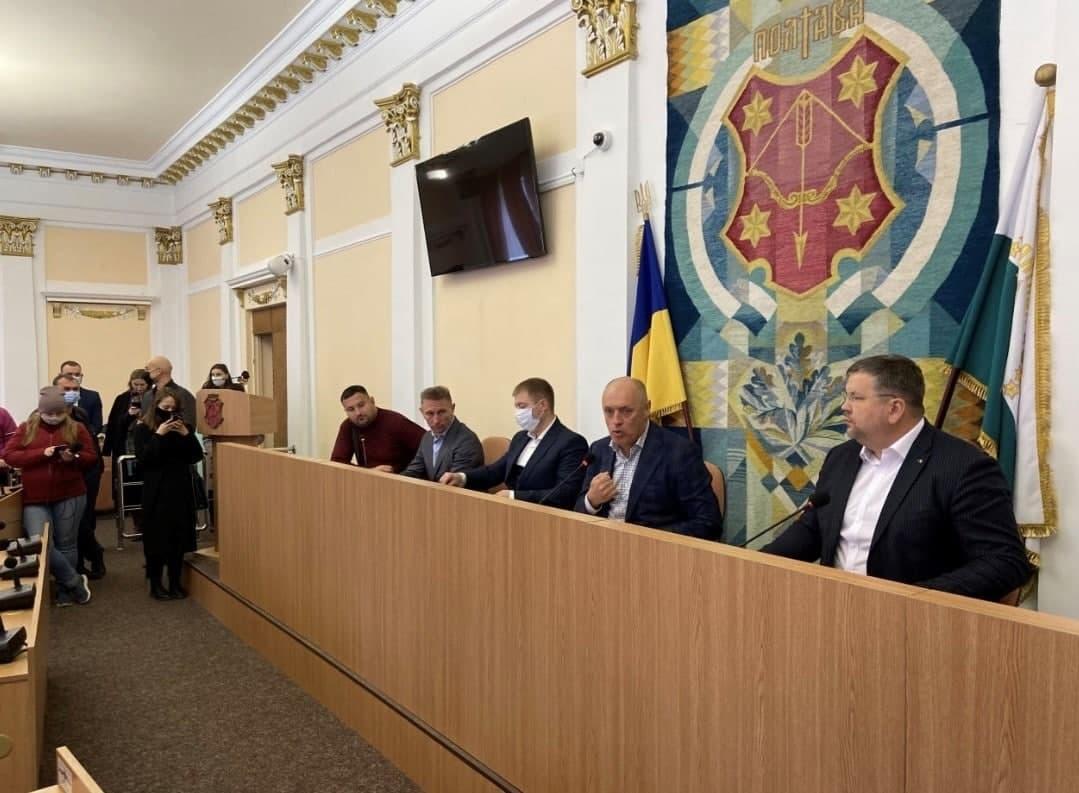 Мешканці Полтави, які влаштували бунт через проблеми з наданням комунальних послуг, зустрілися з представниками влади / фото УНІАН, Олег Булашев Мешканці Полтави, які влаштували бунт через проблеми з наданням комунальних послуг, зустрілися з представниками влади / фото УНІАН, Олег Булашев