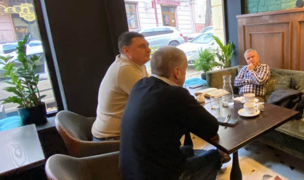 У Чернівцях чиновники обідали у ресторанах без ковід-сертифікатів / фото Facebook / Анжела Косован У Чернівцях чиновники обідали у ресторанах без ковід-сертифікатів / фото Facebook / Анжела Косован