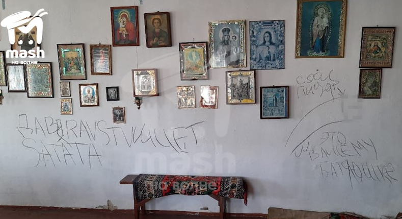 У Криму п'яний чоловік розмалював стіни церкви / фото t.me/mash_na_volne У Криму п'яний чоловік розмалював стіни церкви / фото t.me/mash_na_volne