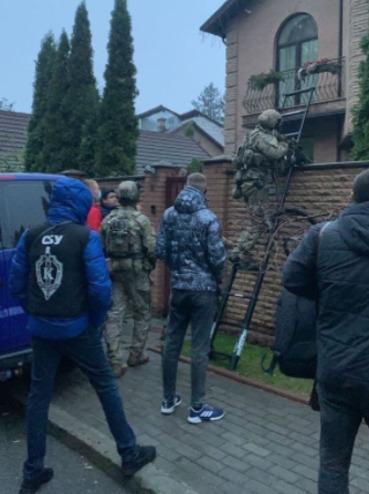 СБУ прийшла з обшуками до двох високопоставлених чиновників / фото facebook.com/EuroMaydan СБУ прийшла з обшуками до двох високопоставлених чиновників / фото facebook.com/EuroMaydan