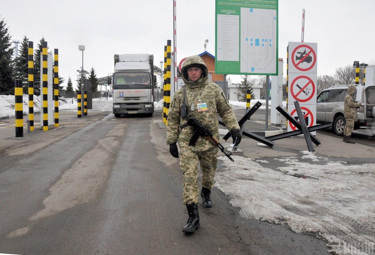 Росіяни стали суттєво повільніше пропускати вантажівки з України, повідомили прикордонники / ілюстративне фото УНІАН Росіяни стали суттєво повільніше пропускати вантажівки з України, повідомили прикордонники / ілюстративне фото УНІАН