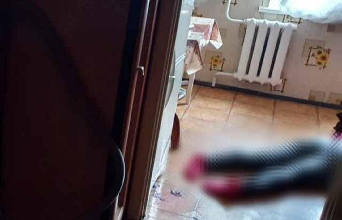 Возле тела женщины гражданин Турции, подозреваемый в убийстве, подстригся, побрился, а потом просто пошел на маршрутку / фото Национальной полиции Возле тела женщины гражданин Турции, подозреваемый в убийстве, подстригся, побрился, а потом просто пошел на маршрутку / фото Национальной полиции