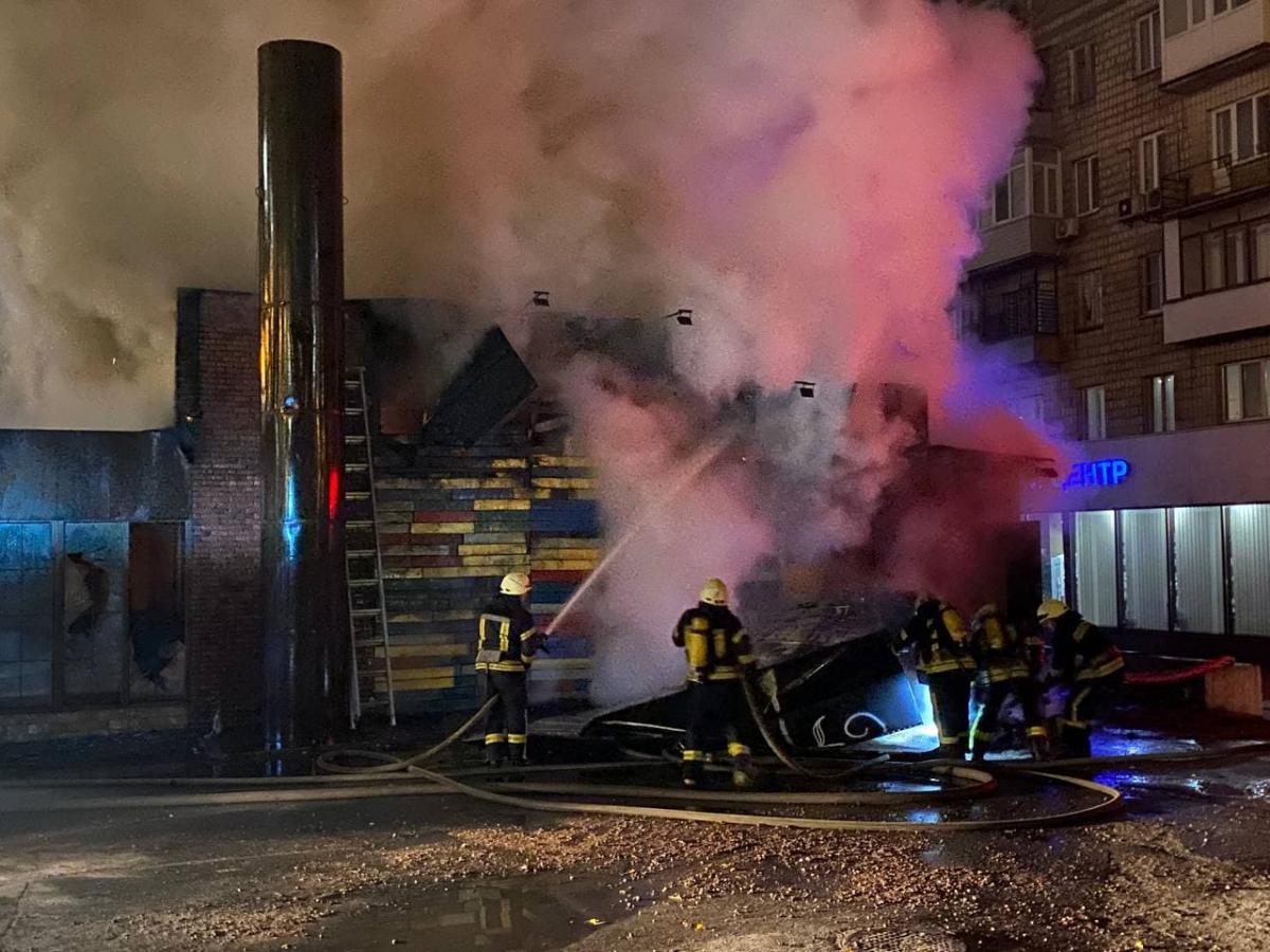 В центре Киева сгорел ресторан / фото kyiv.dsns.gov.ua/ua