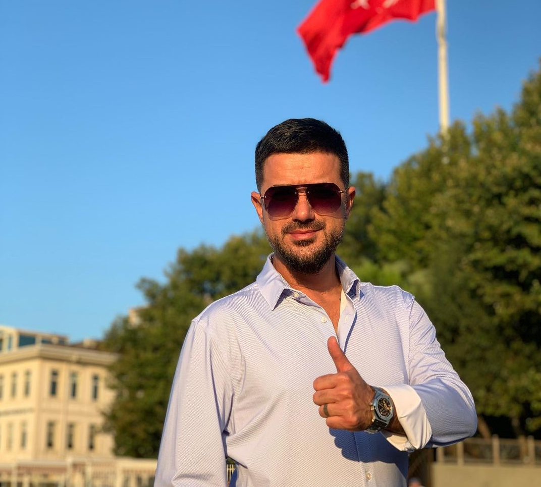 Мурат оправдался за поведение дочери / instagram.com/muratnalca Мурат оправдался за поведение дочери / instagram.com/muratnalca