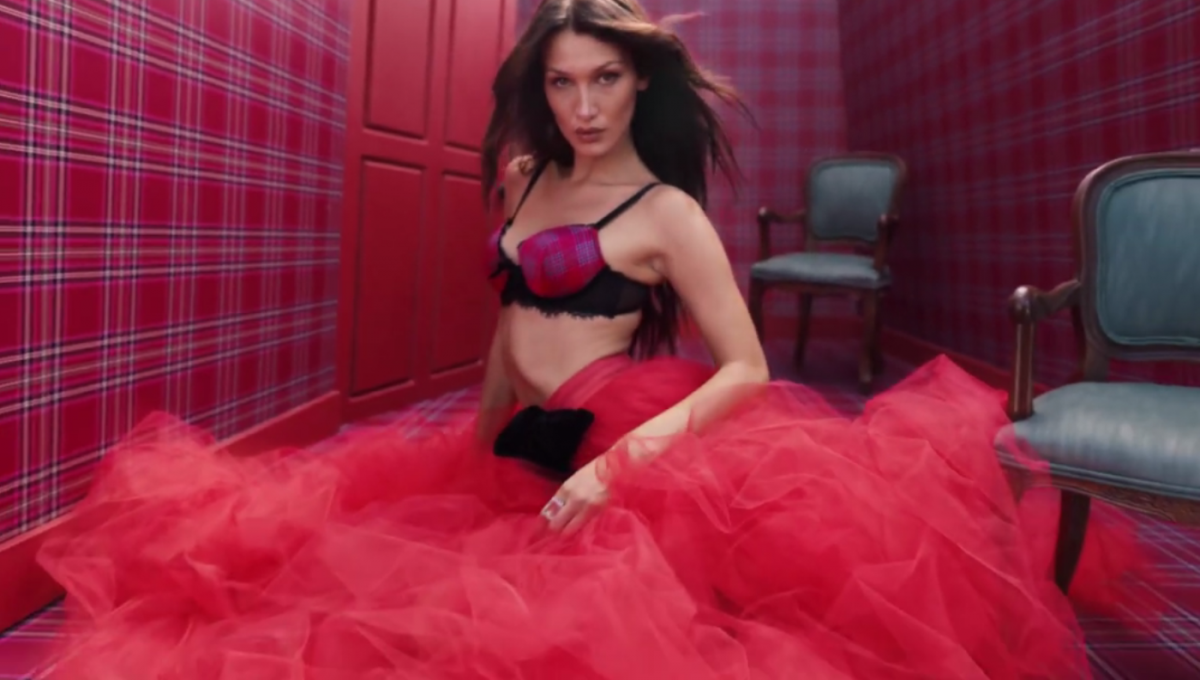 Белла Хадид снялась в рекламе Victoria’s Secret / скриншот