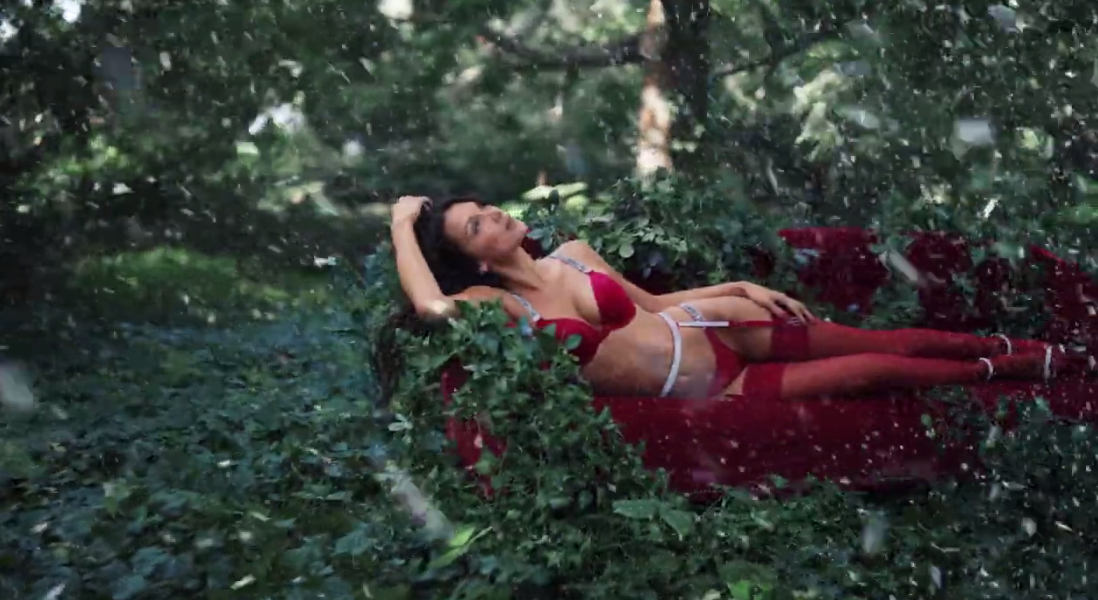 Белла Хадід знялася в рекламі Victoria's Secret / скріншот