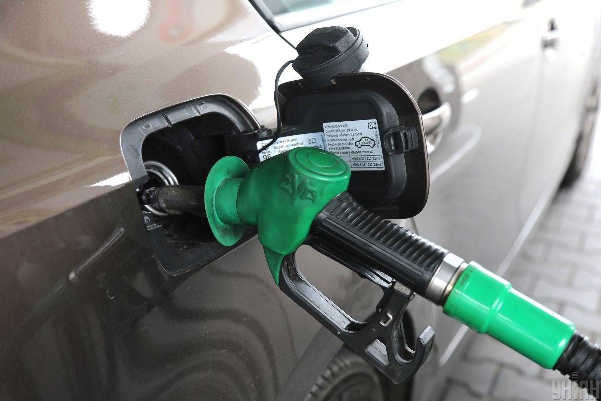 Средняя стоимость бензина установлена в размере 25,97 грн/л / фото УНИАН, Виктор Ковальчук