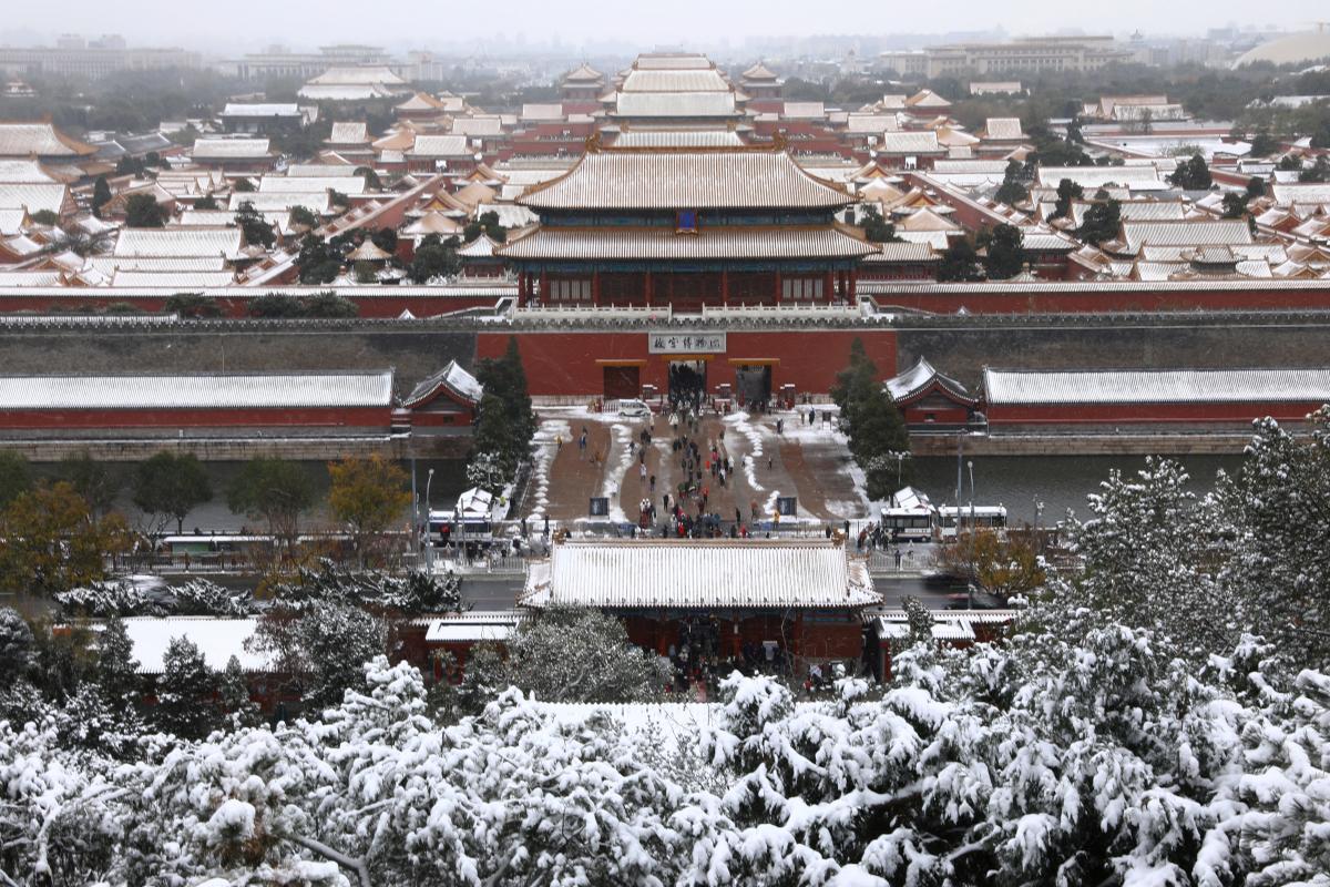 В Пекине снег выпал почти на месяц раньше обычного / фото REUTERS