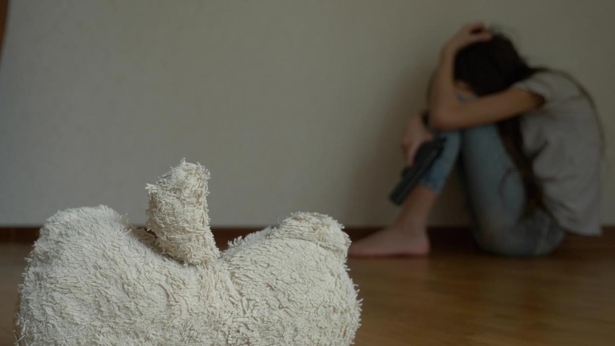 4% українців повідомили, що були жертвами зґвалтування у дитинстві / фото ua.depositphotos.com