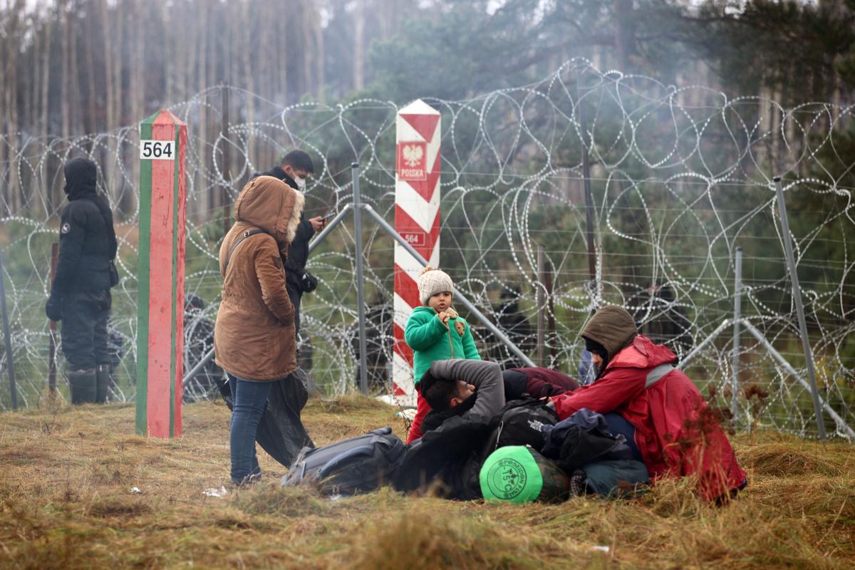 Режим Лукашенко способствует прибытию мигрантов, в частности из Ирака, к границам ЕС / фото REUTERS