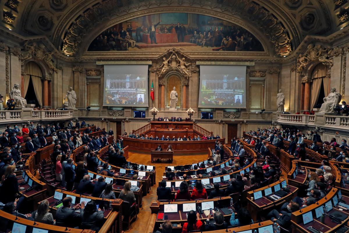 Парламент Португалії адаптував трудове законодавство для віддалених працівників / фото REUTERS Парламент Португалії адаптував трудове законодавство для віддалених працівників / фото REUTERS