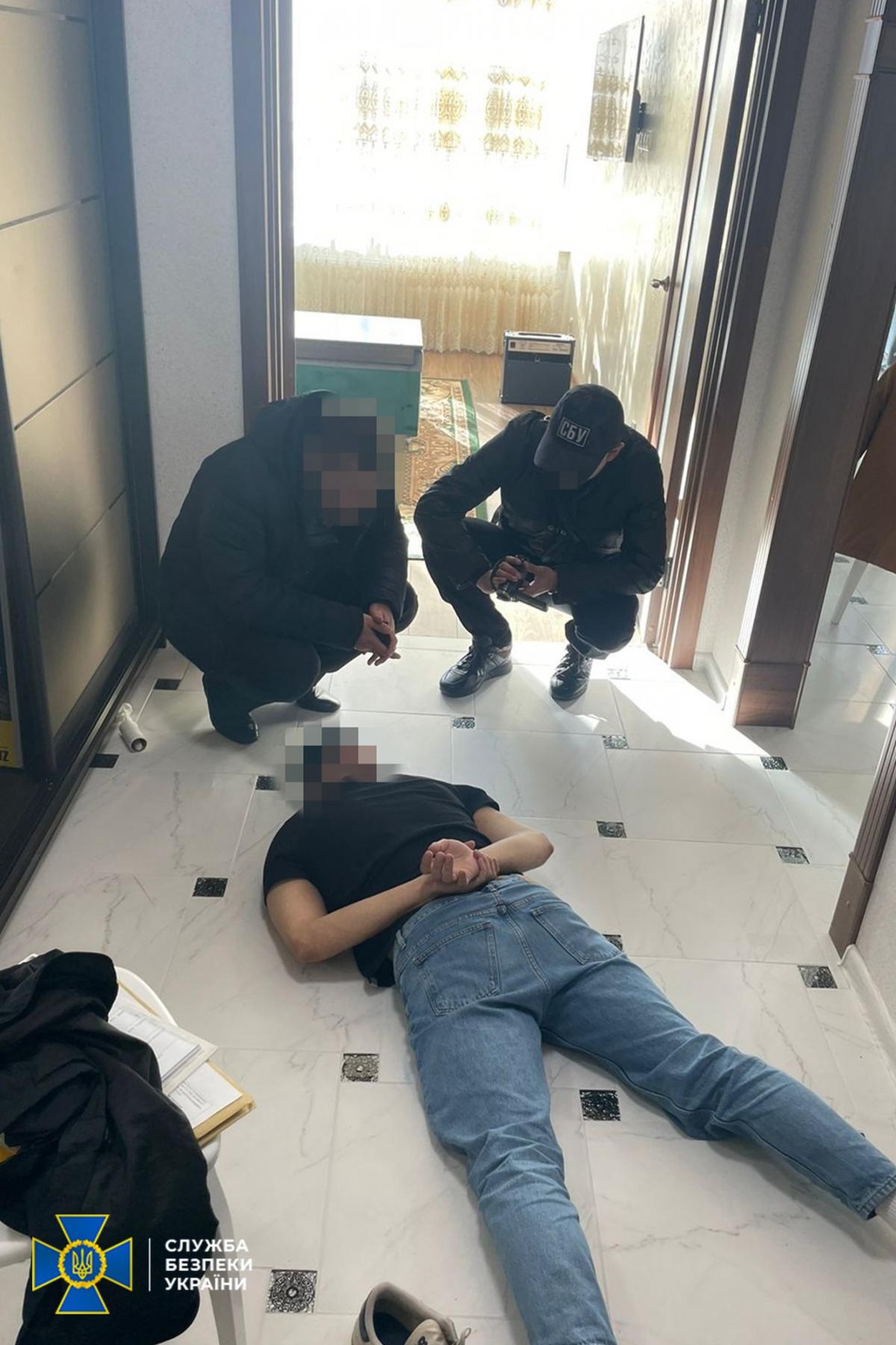 В Киеве разоблачили подпольную типографию по изготовлению фейковых COVID-сертификатов (фото, видео) В Киеве разоблачили подпольную типографию по изготовлению фейковых COVID-сертификатов (фото, видео)