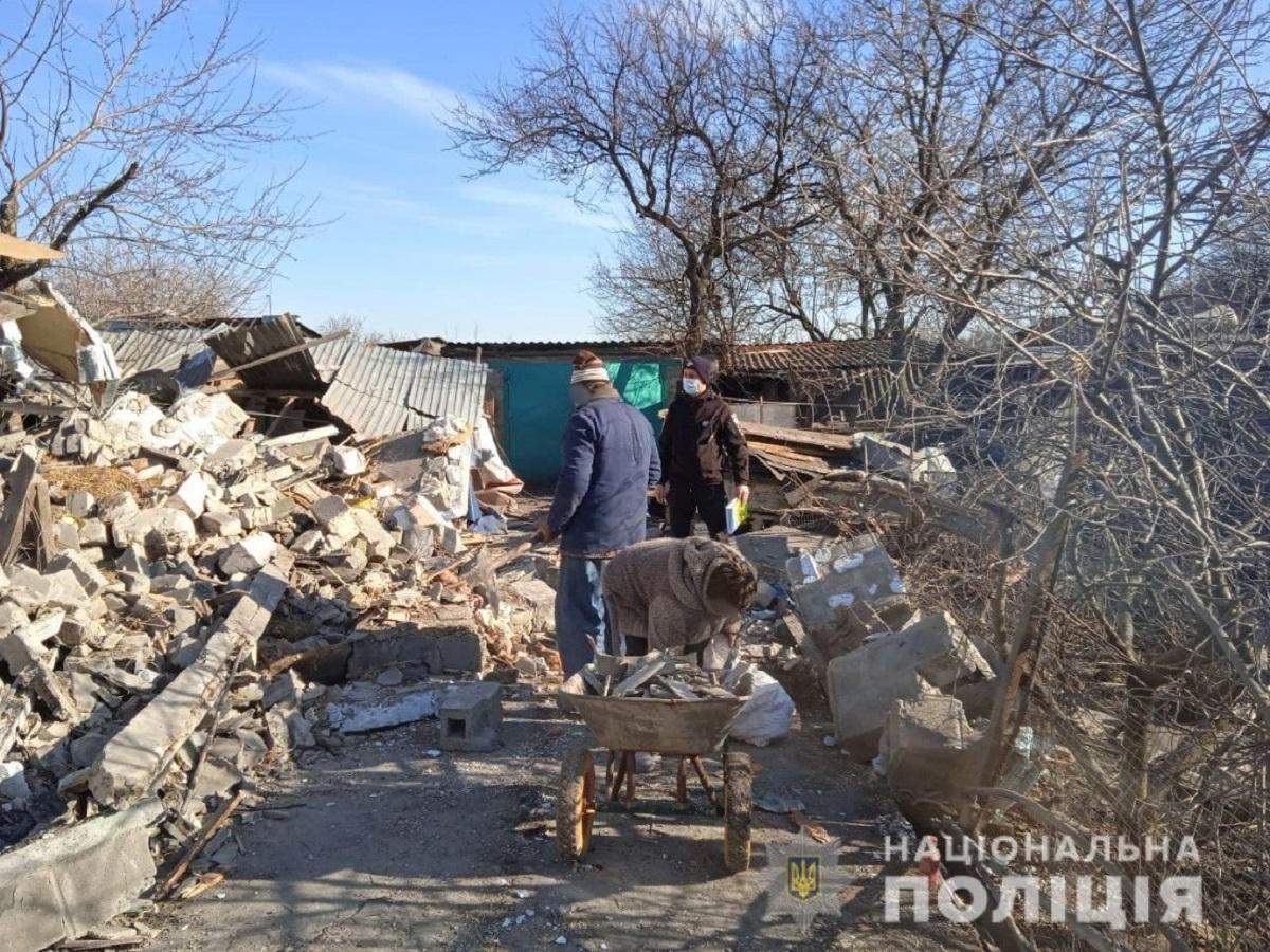 В результате обстрела, который совершили боевики, повреждены 9 домов / фото mvs.gov.ua В результате обстрела, который совершили боевики, повреждены 9 домов / фото mvs.gov.ua