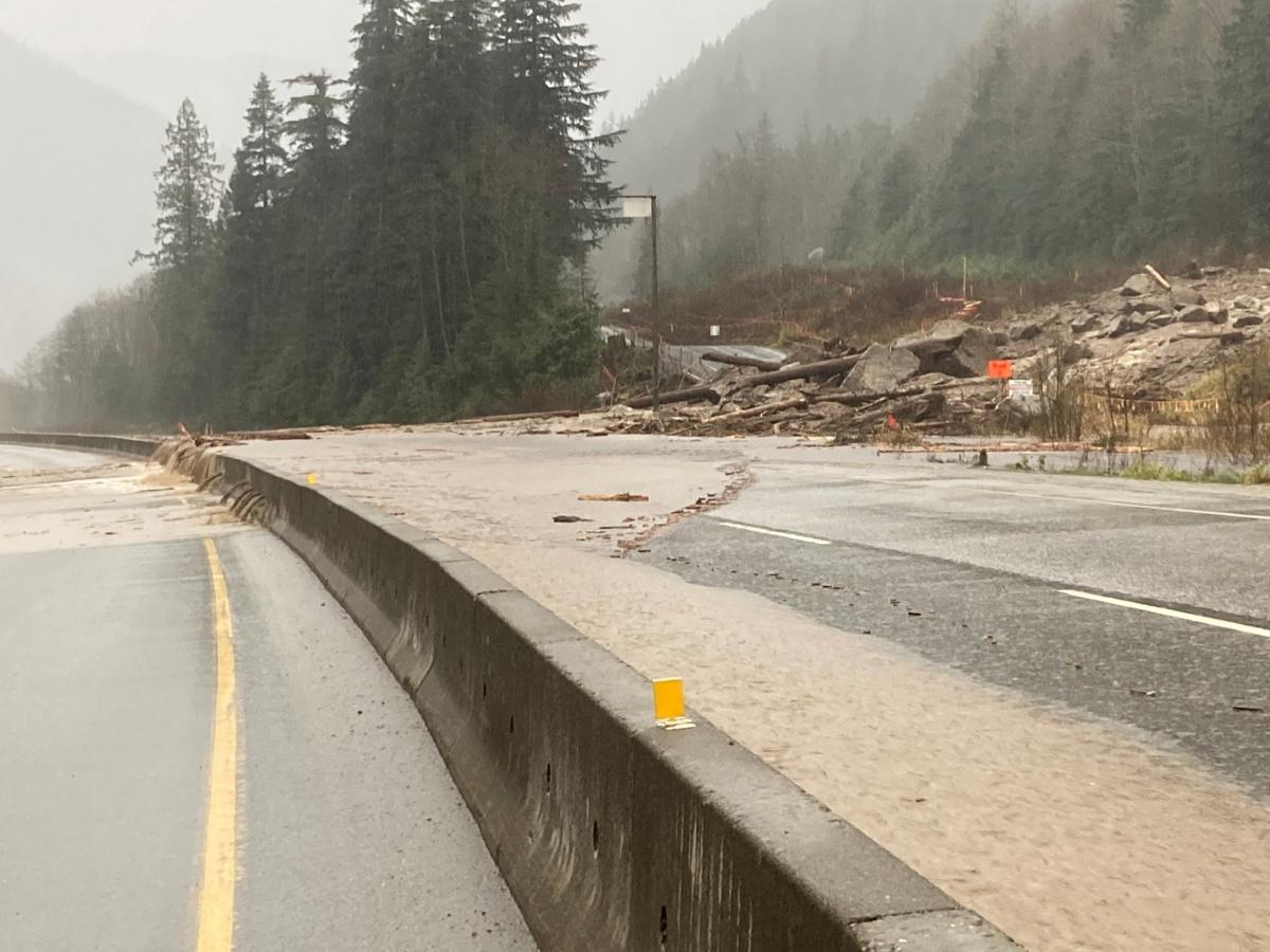 В Канаде после проливных дождей начались наводнения и оползни / фото REUTERS
