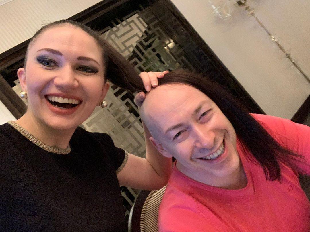 Дмитрий Гордон рассмешил курьезным фото с женой Дмитрий Гордон рассмешил курьезным фото с женой