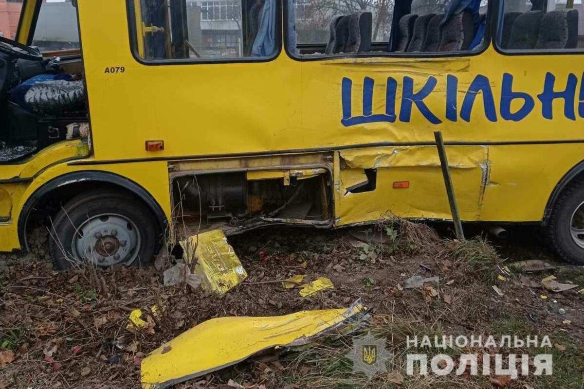 В автобусі перебували 12 учнів / фото - lv.npu.gov.ua В автобусі перебували 12 учнів / фото - lv.npu.gov.ua
