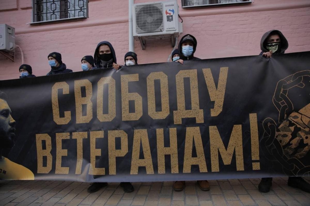 Суд звільнив з-під арешту ветерана 'Азову' Суд звільнив з-під арешту ветерана 'Азову'