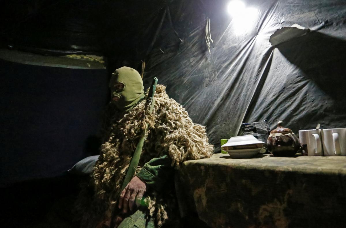 Украинский снайпер "накрыл" оккупантов / фото REUTERS