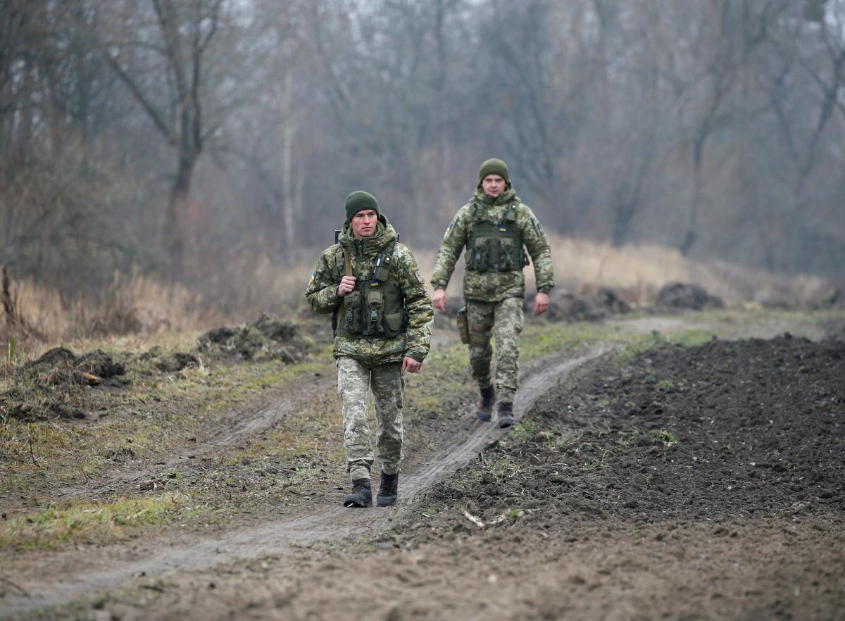 Російська військова техніка залишається поруч з українським кордоном на Сумщині Російська військова техніка залишається поруч з українським кордоном на Сумщині