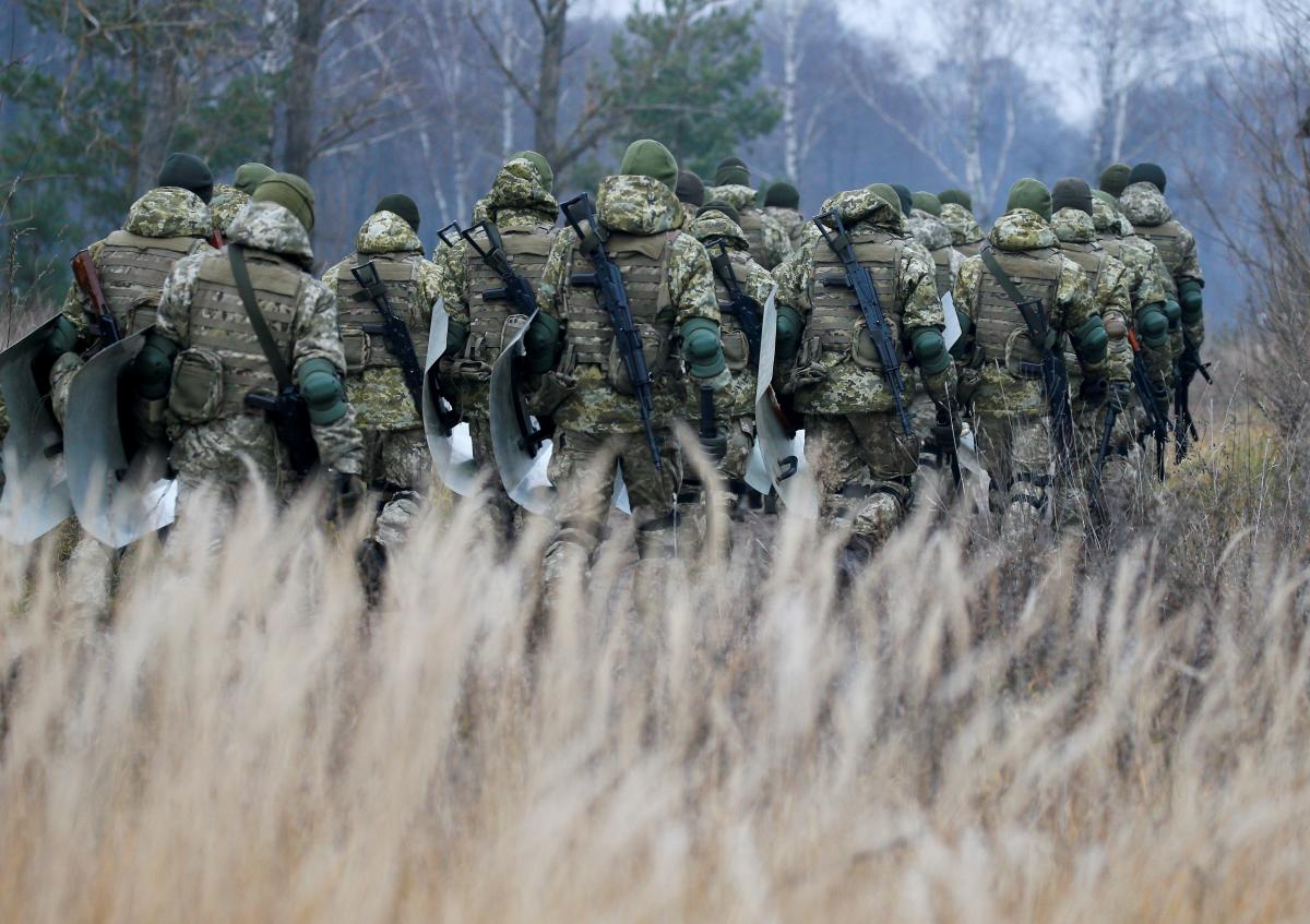 Первыми бой с оккупантами 24 февраля приняли пограничники / фото REUTERS Первыми бой с оккупантами 24 февраля приняли пограничники / фото REUTERS