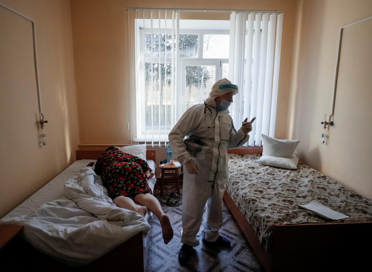 В Украине сейчас среднесуточная смертность ускорила спад \ фото REUTERS