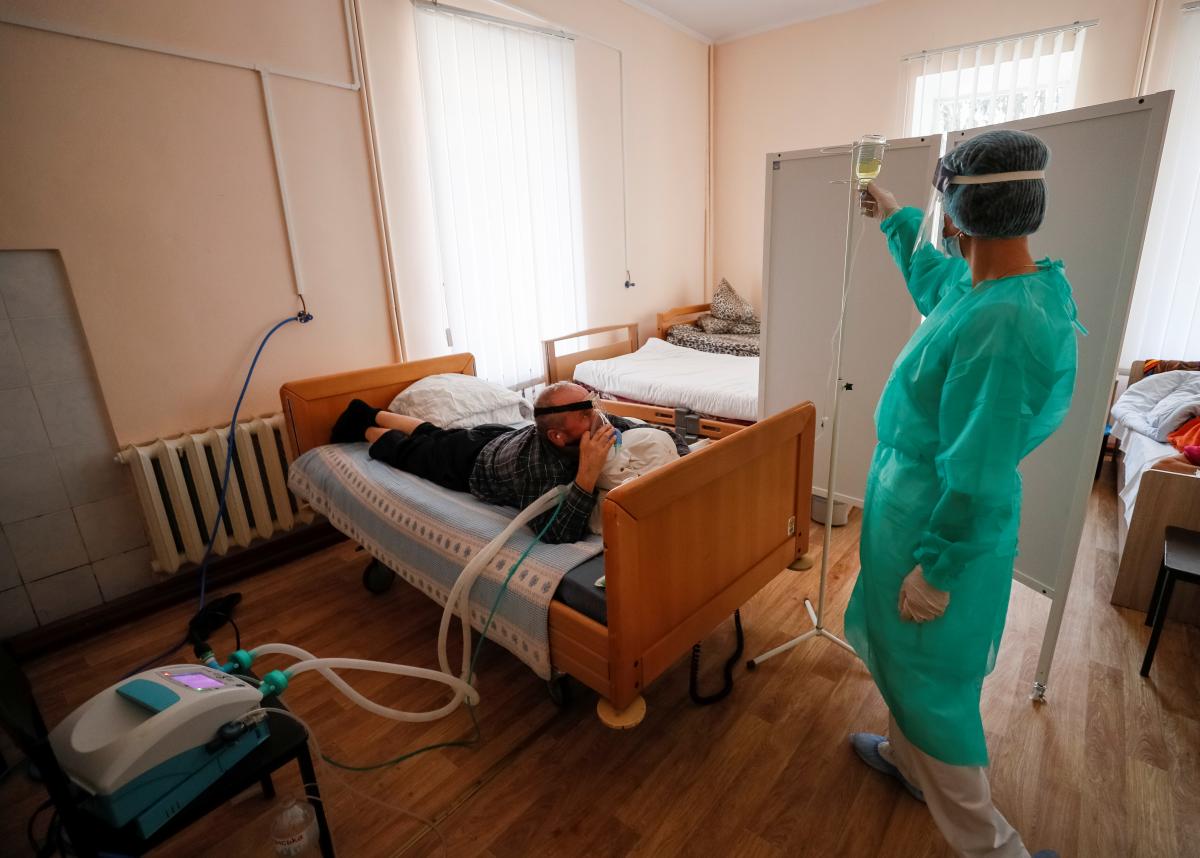 В Украине за сутки коронавирусом заболели почти 16 тысяч человек \ фото REUTERS