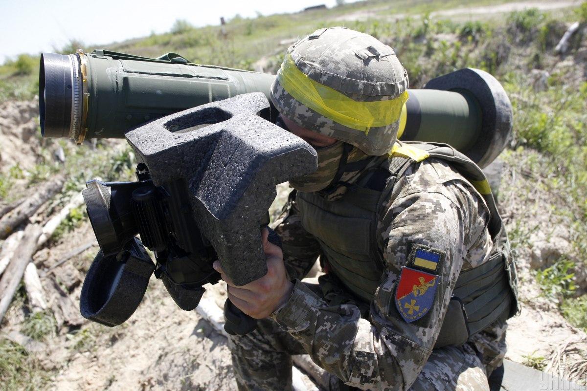 Сегодня один Javelin с полдюжиной ракет стоит 3,6 млн долларов / фото УНИАН, Анатолий Степанов Сегодня один Javelin с полдюжиной ракет стоит 3,6 млн долларов / фото УНИАН, Анатолий Степанов