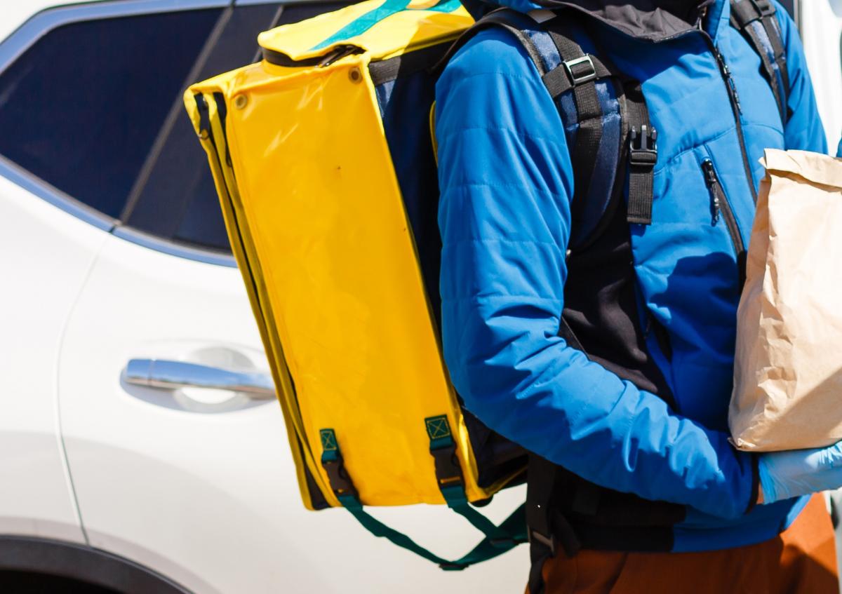 Ренесанс кур’єрських служб: блекаути, ожеледиця, ТЦК й 'бананова лихоманка' створили рекордний попит на доставку