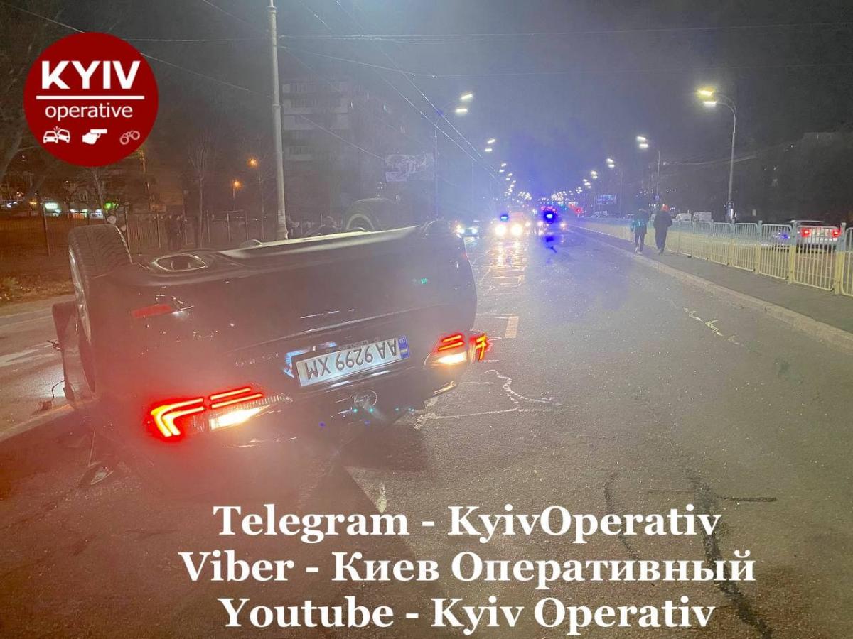 В Киеве произошла авария, погиб старлей полиции, узнали журналисты / фото t.me/KyivOperativ