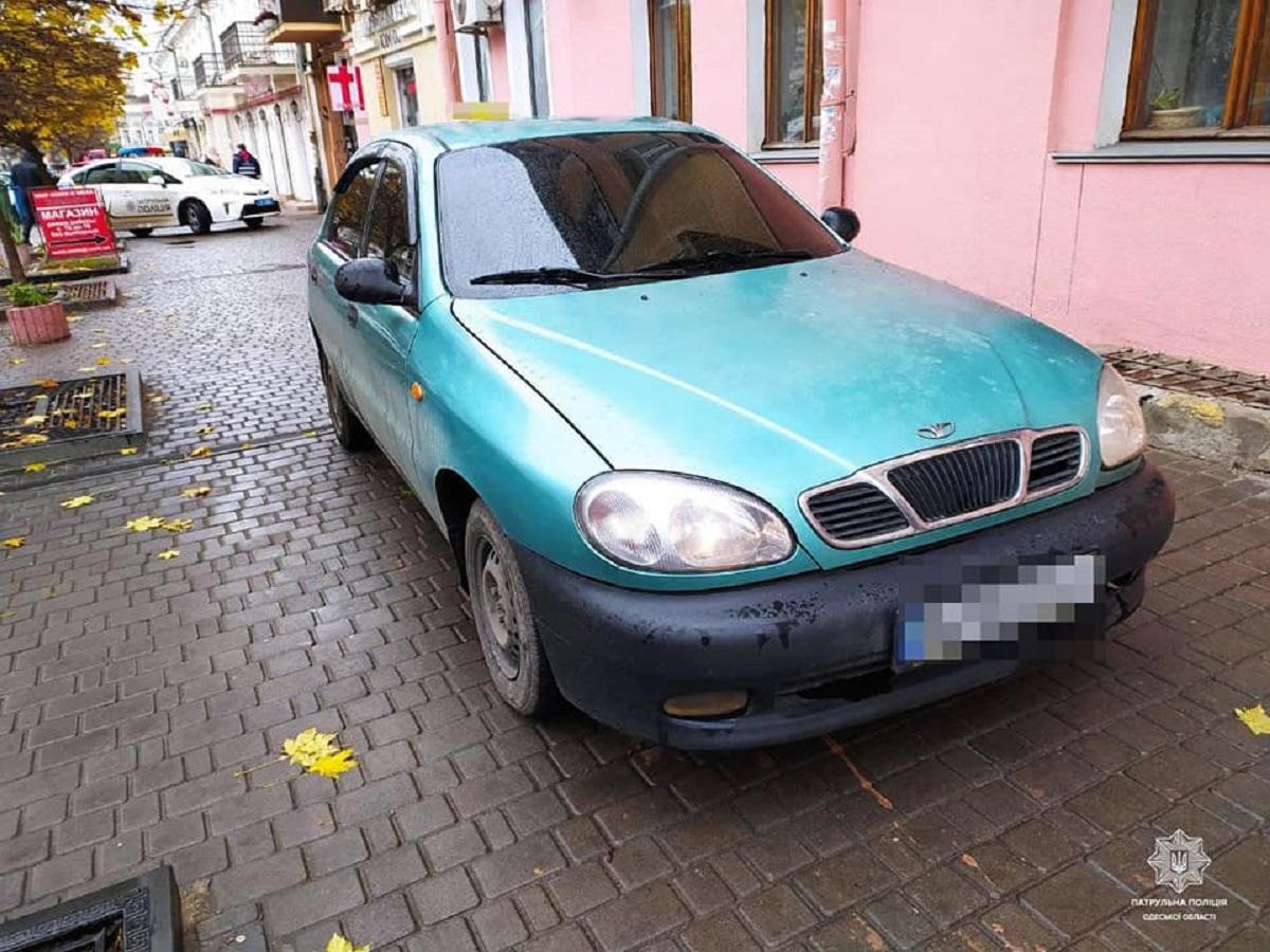Підліток викрав Daewoo і колесив Одесою / фото facebook.com/odesapolice Підліток викрав Daewoo і колесив Одесою / фото facebook.com/odesapolice