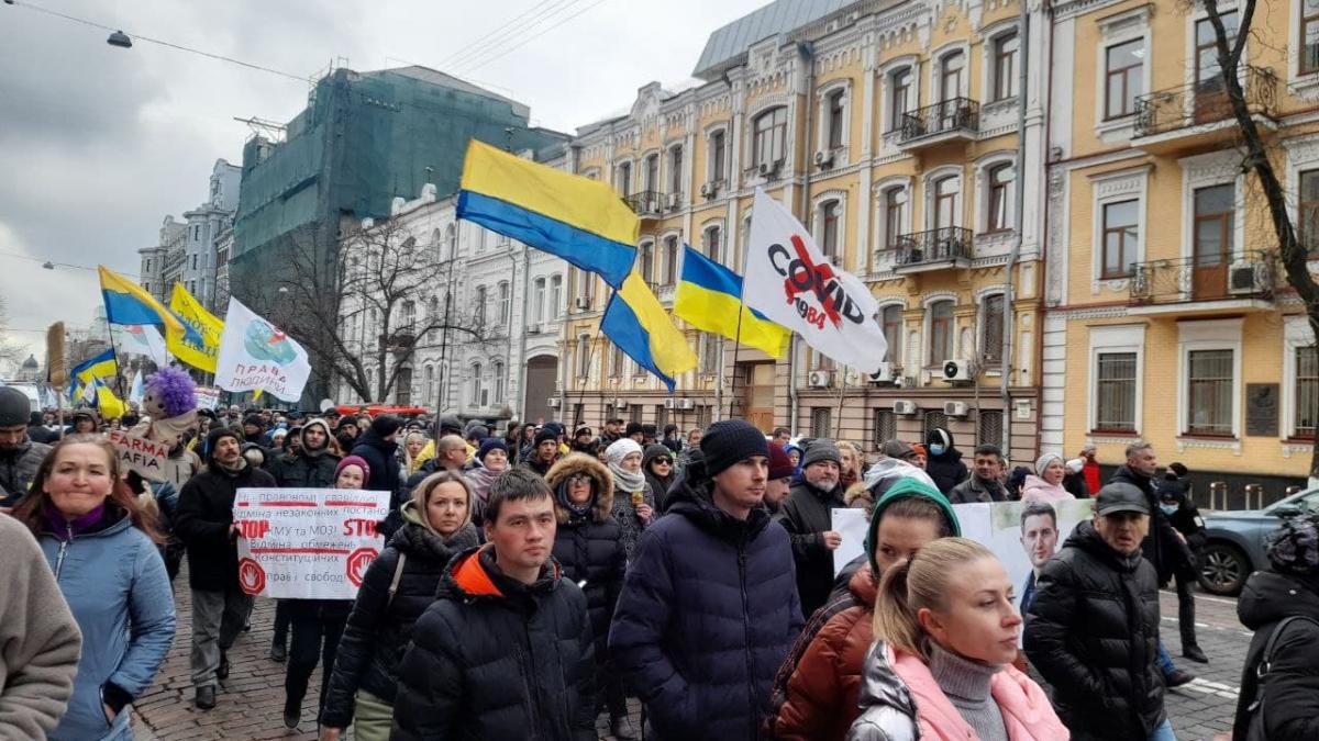 Антивакцинатори прийшли під СБУ \ фото УНІАН, Дмитро Хилюк Антивакцинатори прийшли під СБУ \ фото УНІАН, Дмитро Хилюк