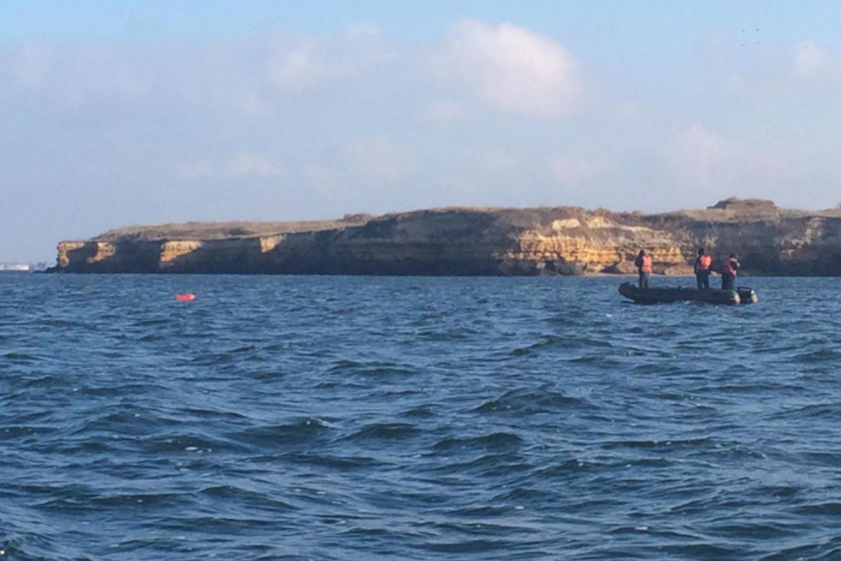 После опрокидывания лодки в Черном море найдено тело еще одного мужчины / фото mk.dsns.gov.ua После опрокидывания лодки в Черном море найдено тело еще одного мужчины / фото mk.dsns.gov.ua