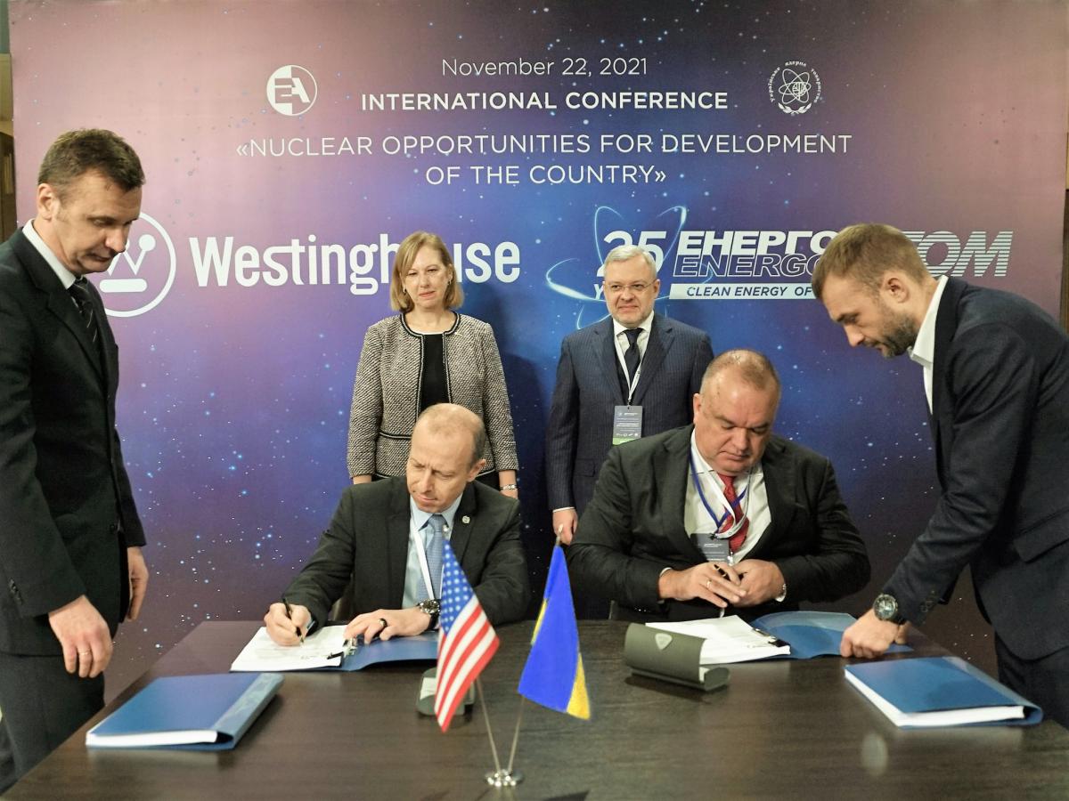 «Энергоатом» подписал с американской компанией Westinghouse договор на строительство двух энергоблоков на Хмельницкой АЭС / фото facebook.com/atom.gov.ua