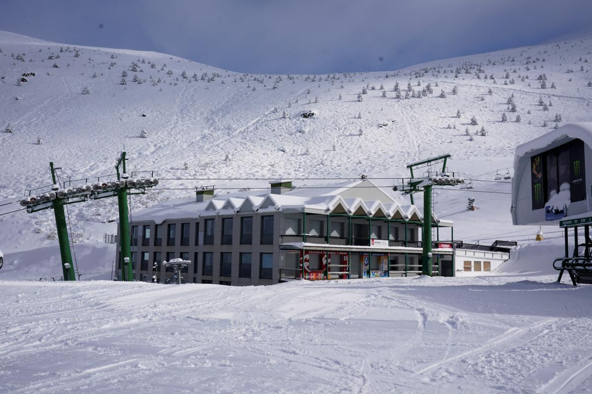 Los primeros esquiadores ya van a la montaña / Foto REUTERS