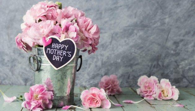 Коли відзначається День матері / bipbap.ru